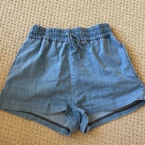 Alice + Olivia denim shorts size XS
